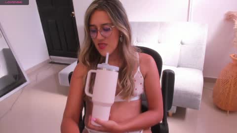 Snapshot of francesca__ross chatting on January 2025 08:19:02 PM Francesca online show from January 2025 08:19:02 PM