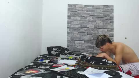 Snapshot of francesco_spank chatting on February 2025 09:55:01 PM FRANCESCO online show from February 2025 09:55:01 PM