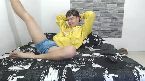 Snapshot of francesco_spank chatting on March 2025 12:43:01 AM FRANCESCO online show from March 2025 12:43:01 AM