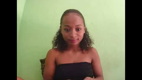 Snapshot of francine925426 chatting on April 2026 04:46:02 AM francine925426 online show from April 2026 04:46:02 AM