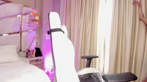 francis_20 online show from April 2026 01:50:02 PM
