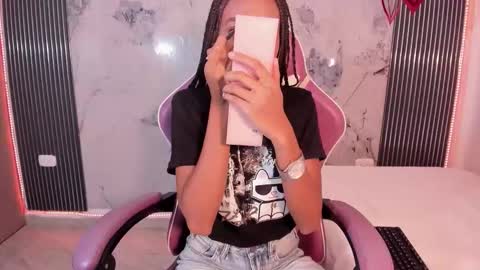 Laura online show from February 2026 07:37:01 PM