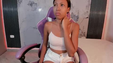 Laura online show from May 2026 07:30:02 PM