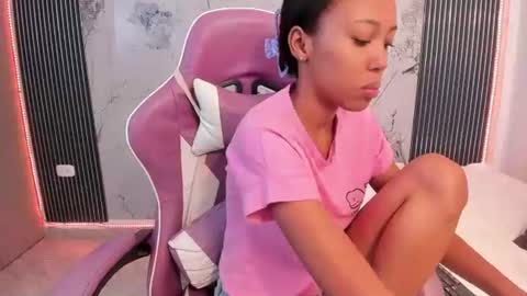 Laura online show from June 2026 07:17:01 PM