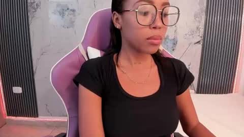 Laura online show from June 2026 07:29:01 PM