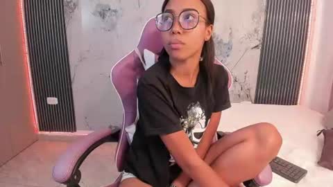 Laura online show from June 2026 07:30:02 PM