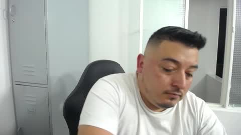 Juan online show from November 2025 10:07:02 PM