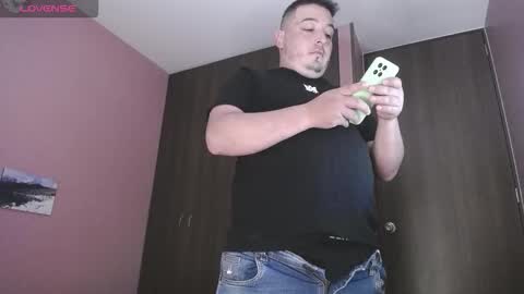 Snapshot of francoisroy chatting on March 2026 01:55:01 AM Juan online show from March 2026 01:55:01 AM