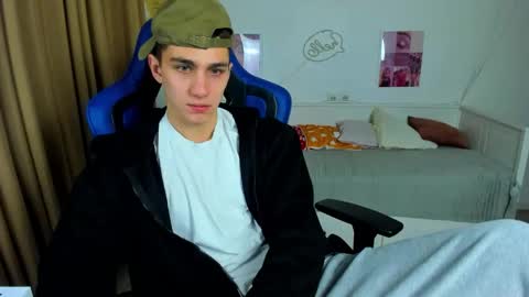 Frank online show from November 2025 04:21:01 AM