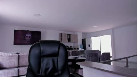 Snapshot of frankfarrellx chatting on February 2025 05:33:01 PM Frank Farrell. Hey remember to give me a thumbs up Ty online show from February 2025 05:33:01 PM