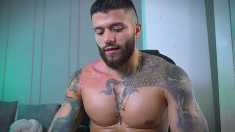 Snapshot of frankfarrellx chatting on November 2025 07:19:01 AM Frank Farrell. Hey remember to give me a thumbs up Ty online show from November 2025 07:19:01 AM