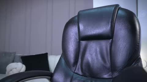 Snapshot of frankfarrellx chatting on November 2025 10:41:02 PM Frank Farrell. Hey remember to give me a thumbs up Ty online show from November 2025 10:41:02 PM