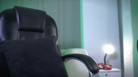 Snapshot of frankfarrellx chatting on November 2025 10:32:02 PM Frank Farrell. Hey remember to give me a thumbs up Ty online show from November 2025 10:32:02 PM