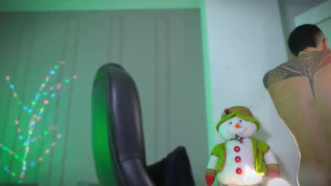 Snapshot of frankfarrellx chatting on November 2025 01:04:02 AM Frank Farrell. Hey remember to give me a thumbs up Ty online show from November 2025 01:04:02 AM