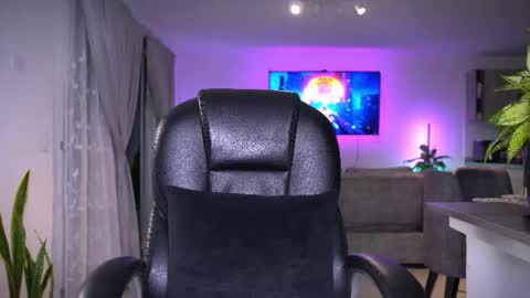 Snapshot of frankfarrellx chatting on February 2026 01:12:01 AM Frank Farrell. Hey remember to give me a thumbs up Ty online show from February 2026 01:12:01 AM