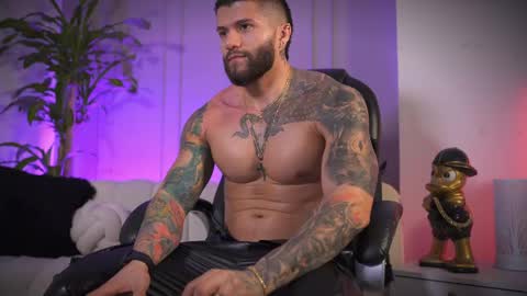 Snapshot of frankfarrellx chatting on April 2026 09:23:01 PM Frank Farrell. Hey remember to give me a thumbs up Ty online show from April 2026 09:23:01 PM