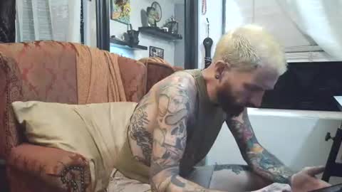 Frankie DRay   LikeFollowShareBuild online show from June 2026 04:57:01 AM