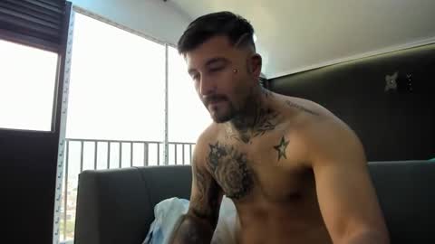 Snapshot of frankrouse_ chatting on January 2025 05:39:01 PM Frank online show from January 2025 05:39:01 PM