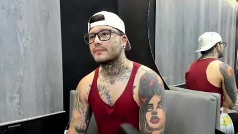 Snapshot of frankrouse_ chatting on October 2025 02:23:02 PM Frank online show from October 2025 02:23:02 PM