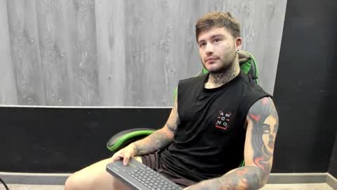 Snapshot of frankrouse_ chatting on October 2025 02:35:02 PM Frank online show from October 2025 02:35:02 PM