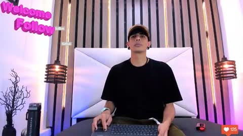 Franvill trato online show from October 2025 07:13:02 PM