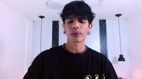 Franvill trato online show from November 2025 07:14:02 PM