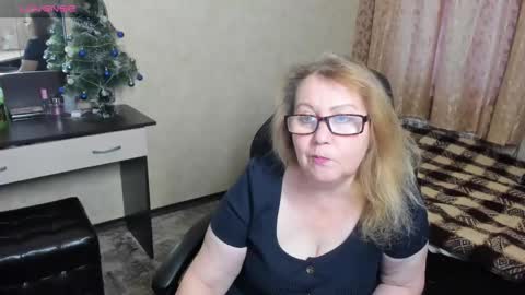 Snapshot of fraumartha chatting on December 2024 11:06:02 AM FrauMartha online show from December 2024 11:06:02 AM