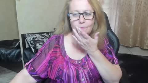 Snapshot of fraumartha chatting on September 2025 01:27:01 PM FrauMartha online show from September 2025 01:27:01 PM