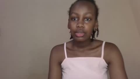 Snapshot of freaky_beauty chatting on May 2026 12:21:01 PM freaky_beauty online show from May 2026 12:21:01 PM