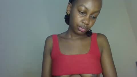 Snapshot of freaky_beauty chatting on May 2026 04:03:01 PM freaky_beauty online show from May 2026 04:03:01 PM