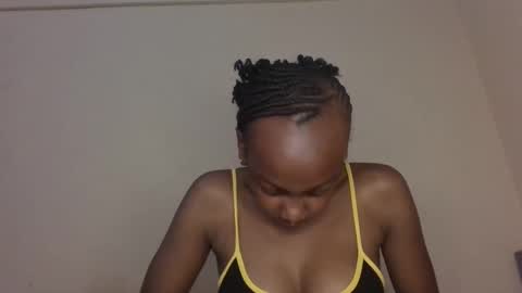 Snapshot of freaky_beauty chatting on May 2026 12:58:01 PM freaky_beauty online show from May 2026 12:58:01 PM
