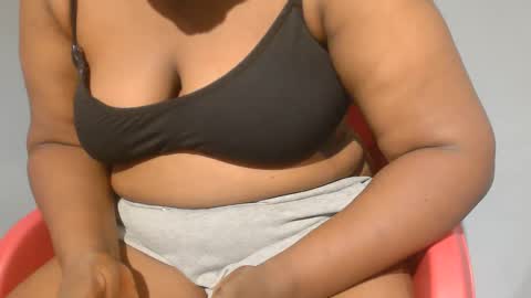 Snapshot of freaky_slut5 chatting on November 2025 03:56:01 AM freaky slut5 online show from November 2025 03:56:01 AM