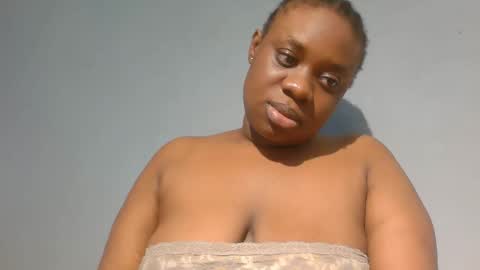 Snapshot of freaky_slut5 chatting on December 2025 04:29:02 AM freaky slut5 online show from December 2025 04:29:02 AM