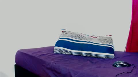 FreakyScarlet00 online show from November 2025 05:40:01 AM