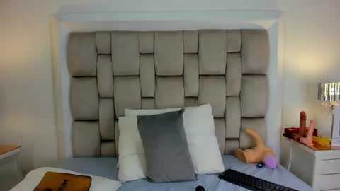 Frehia   online show from April 2026 12:20:01 PM