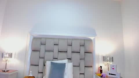 Frehia   online show from May 2026 02:45:02 PM