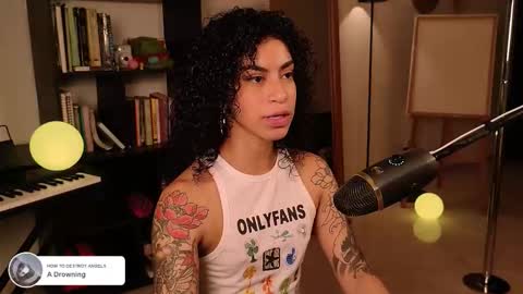 Snapshot of fresatanica chatting on November 2025 02:12:01 AM Vale online show from November 2025 02:12:01 AM