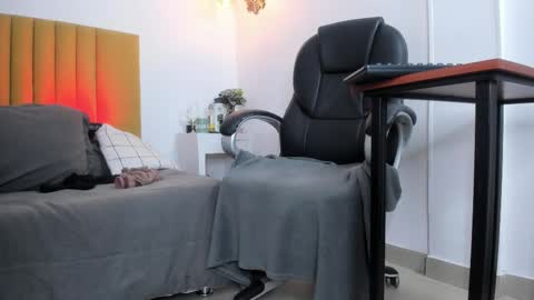 Snapshot of freya_26 chatting on January 2026 04:01:02 PM Freya online show from January 2026 04:01:02 PM