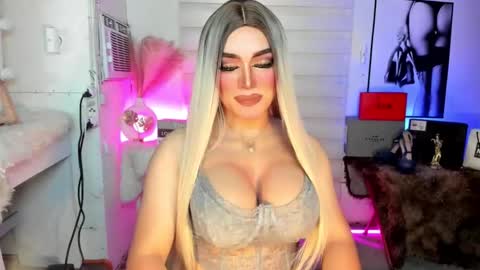 Snapshot of freya_lovestocum chatting on September 2025 01:53:01 AM Miss Frea online show from September 2025 01:53:01 AM