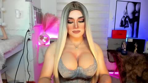 Snapshot of freya_lovestocum chatting on September 2025 02:15:02 AM Miss Frea online show from September 2025 02:15:02 AM