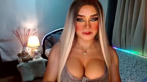 Snapshot of freya_lovestocum chatting on October 2025 11:02:02 PM Miss Frea online show from October 2025 11:02:02 PM