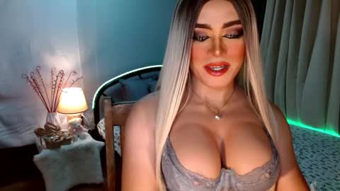 Snapshot of freya_lovestocum chatting on October 2025 12:30:02 AM Miss Frea online show from October 2025 12:30:02 AM