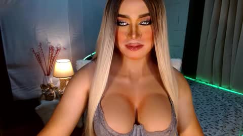 Snapshot of freya_lovestocum chatting on October 2025 08:20:01 PM Miss Frea online show from October 2025 08:20:01 PM