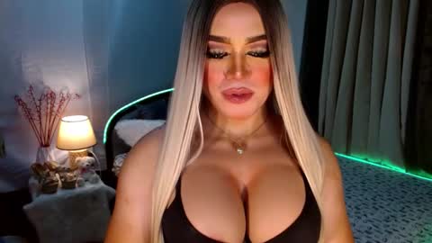 Snapshot of freya_lovestocum chatting on October 2025 07:01:02 PM Miss Frea online show from October 2025 07:01:02 PM