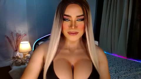 Snapshot of freya_lovestocum chatting on November 2025 12:54:01 AM Miss Frea online show from November 2025 12:54:01 AM