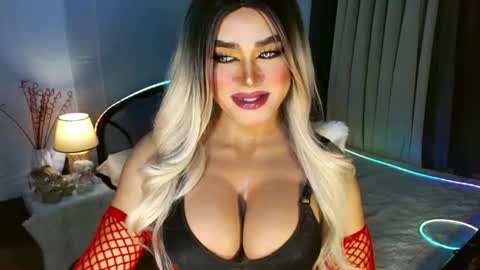 Snapshot of freya_lovestocum chatting on December 2025 01:32:02 AM Miss Frea online show from December 2025 01:32:02 AM
