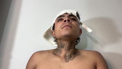 freyva_ online show from October 2025 04:42:01 AM