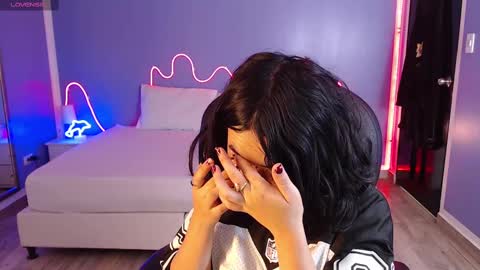 frida_lassi_ online show from February 2025 12:36:01 PM