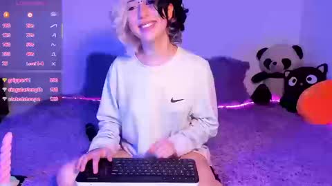 frida_lassi_ online show from September 2025 12:10:01 AM