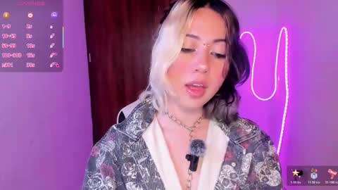 frida_lassi_ online show from December 2025 09:42:01 PM